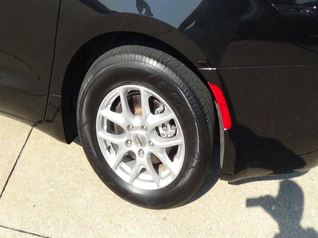 Used 2022 Chrysler Voyager LX image 9