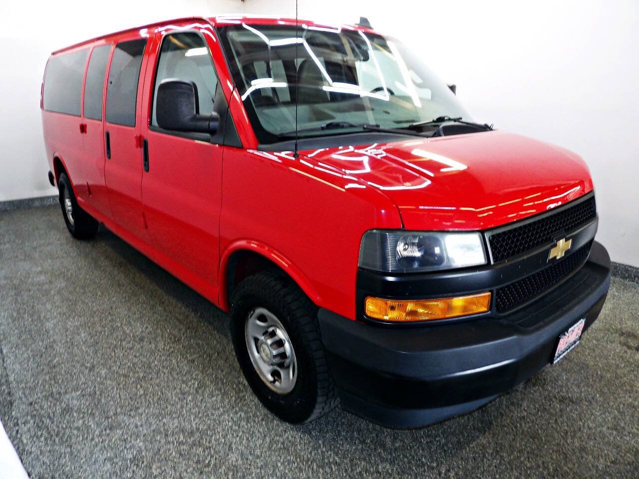 Used 2020 Chevrolet Express 3500 LS RWD image 3