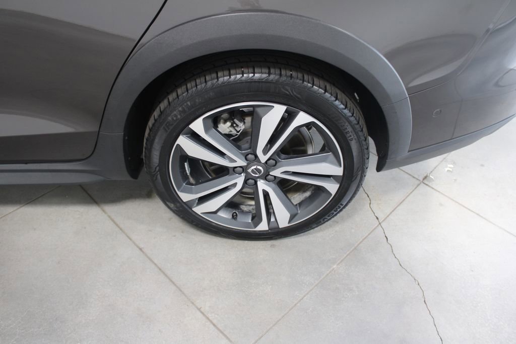 Used 2024 Volvo V60 B5 Cross Country Plus image 57