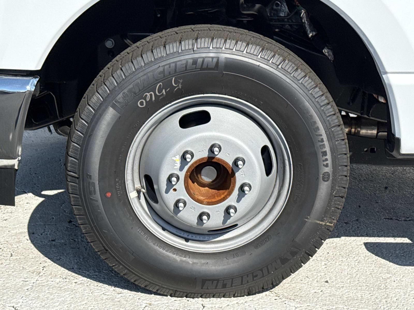 New 2026 Ford F350 XL w/ XL Chrome Package RWD image 9