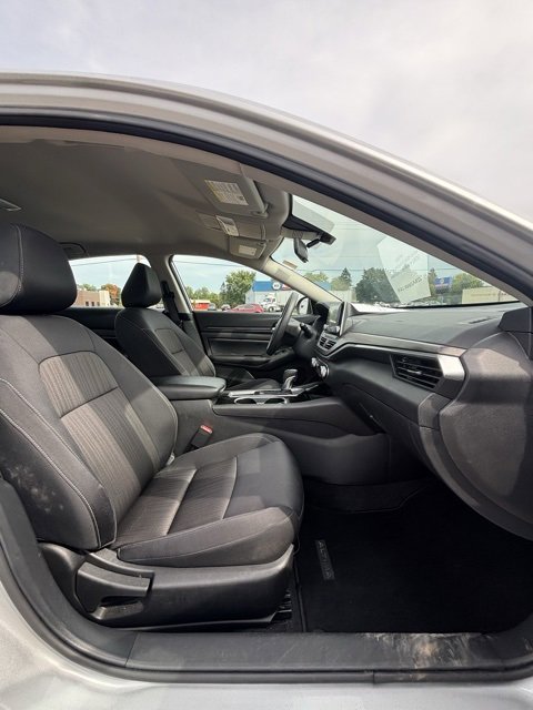 Used 2024 Nissan Altima 2.5 SV image 13