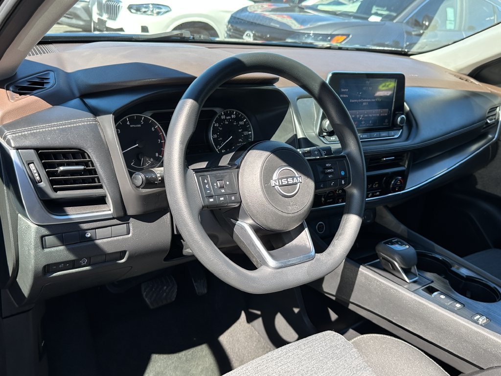 Used 2023 Nissan Rogue SV FWD image 17