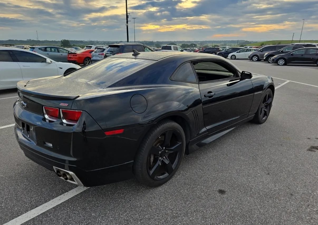 Used 2011 Chevrolet Camaro SS RWD image 6