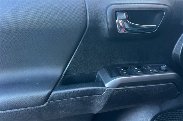 Used 2022 Toyota Tacoma TRD Off-Road image 12