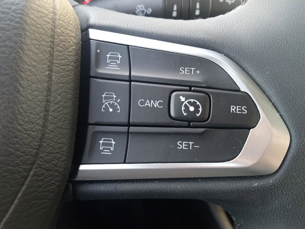 Used 2024 Jeep Compass Limited image 11