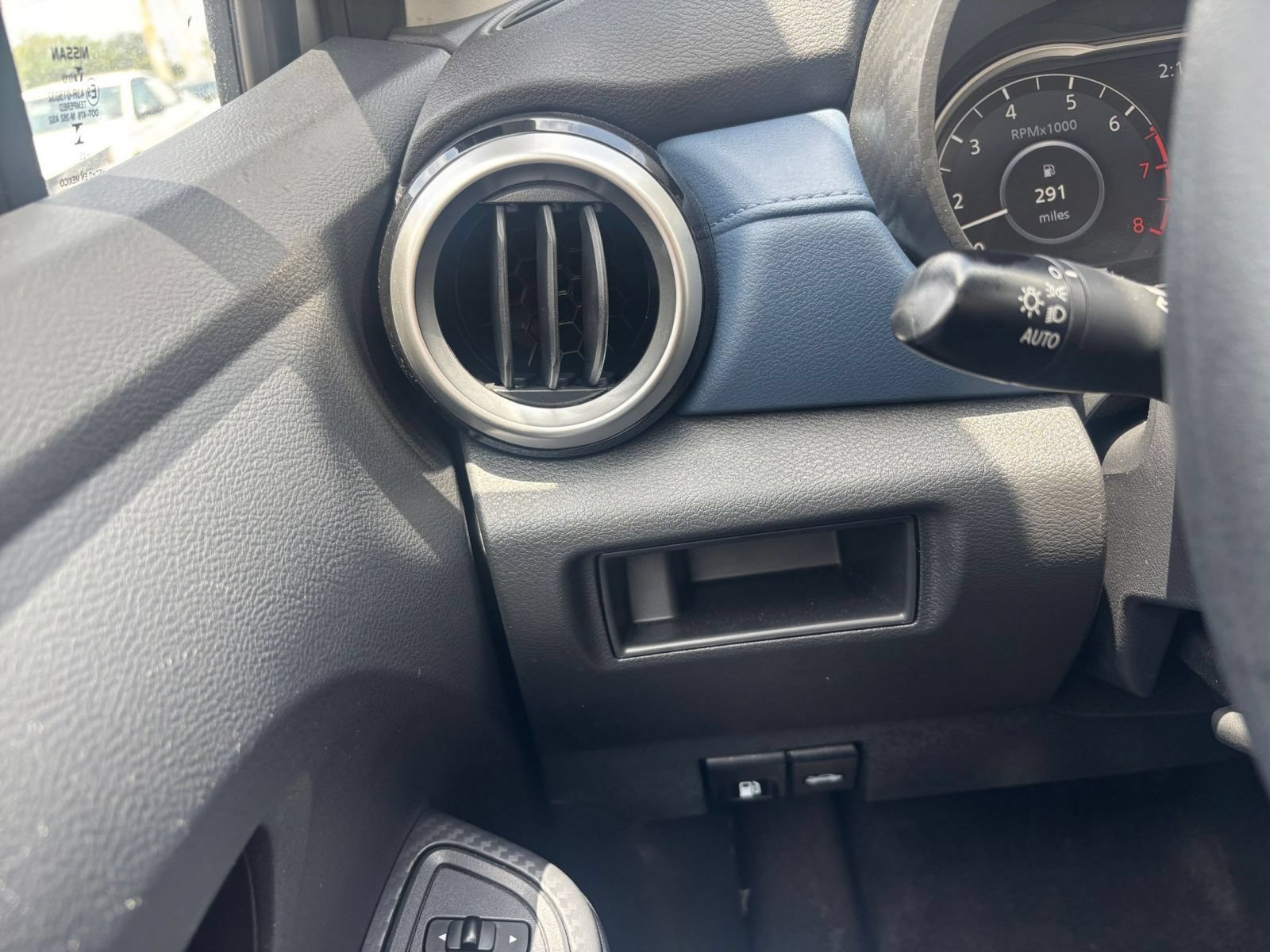 Used 2025 Nissan Versa SV FWD image 32