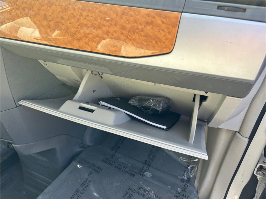 Used 2010 Chrysler Town & Country Limited image 42