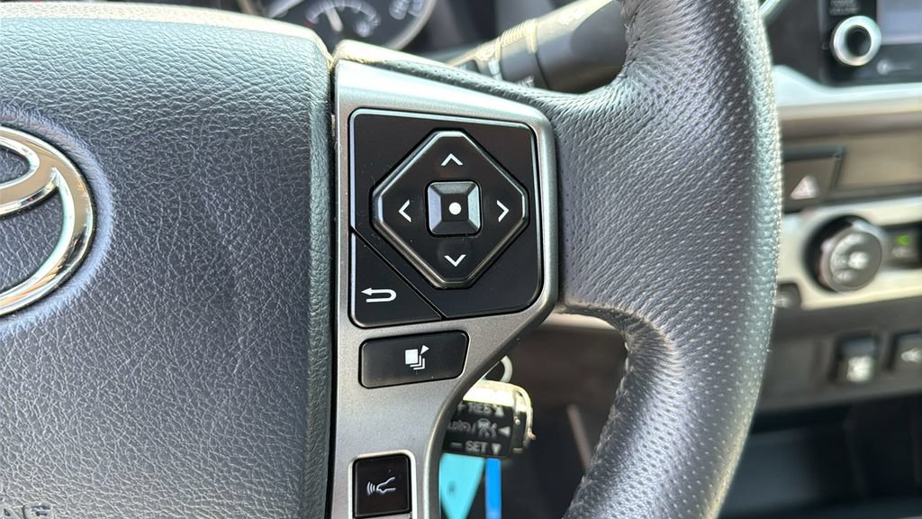 Used 2020 Toyota Tacoma SR5 AWD/4WD image 14