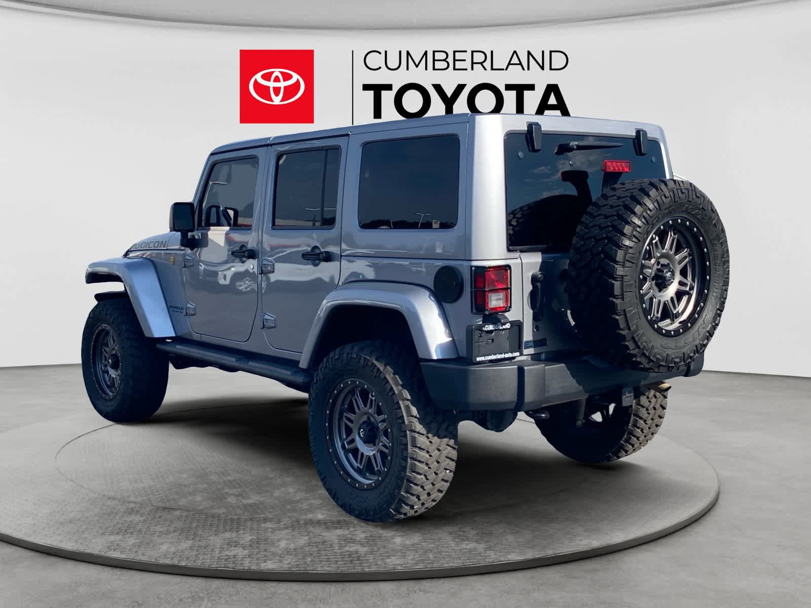Used 2017 Jeep Wrangler Unlimited Rubicon w/ Connectivity Group AWD/4WD image 3