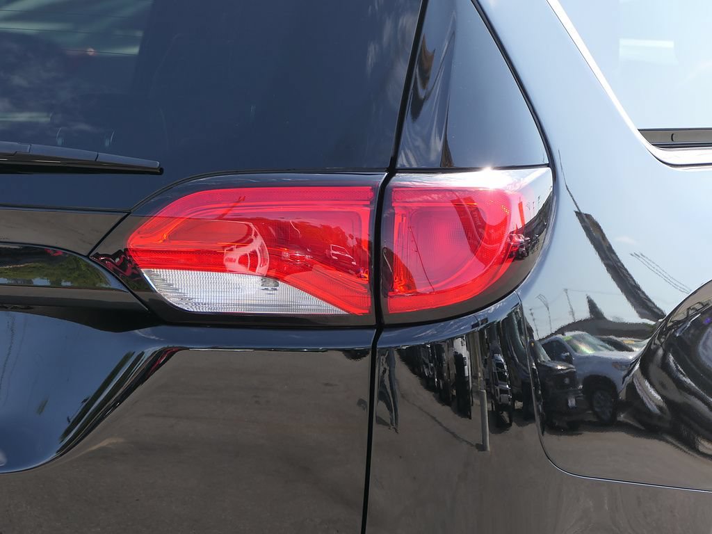 Used 2025 Chrysler Voyager LX FWD image 4