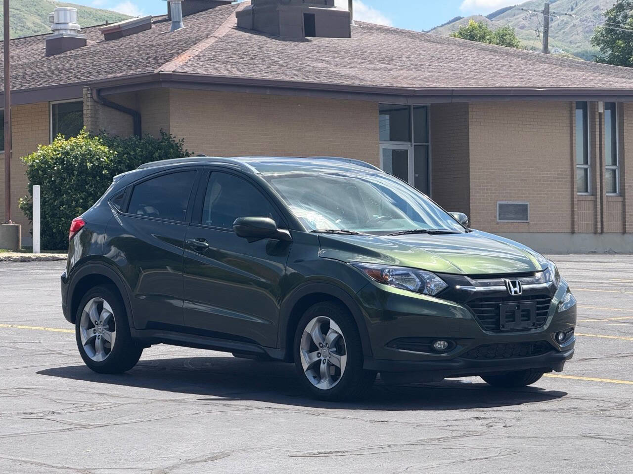 Used 2017 Honda HR-V EX-L image 3