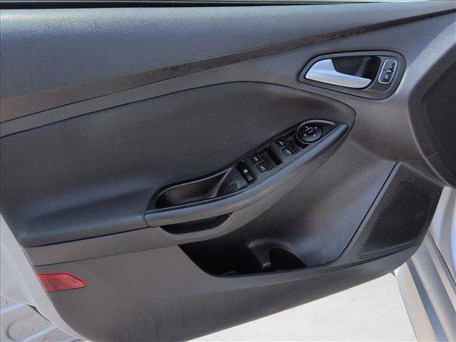 Used 2015 Ford Focus SE w/ SE Sport Package FWD image 11