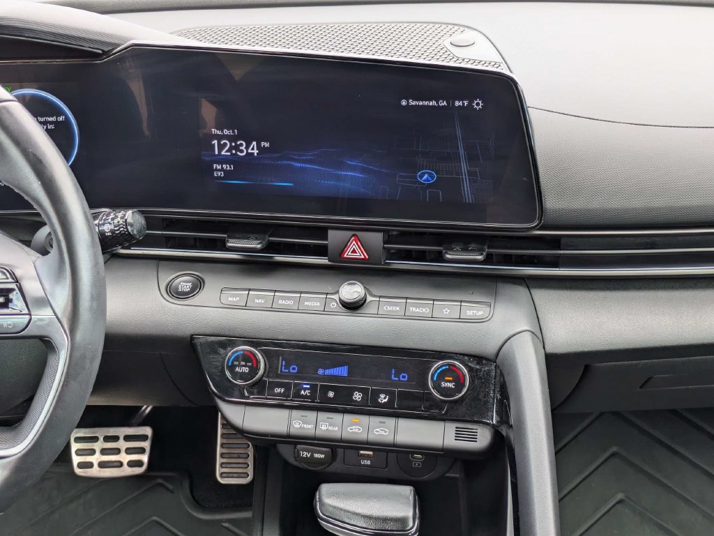 Used 2025 Hyundai Elantra SEL FWD image 17