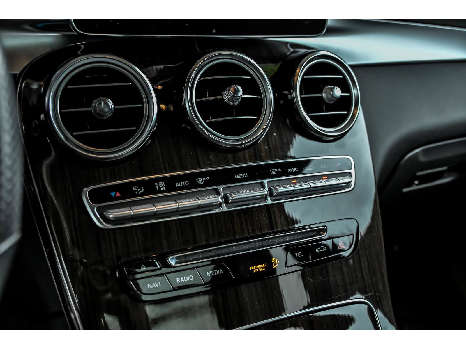 Used 2019 Mercedes-Benz GLC 300 4MATIC image 22