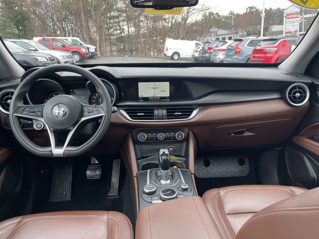 Used 2018 Alfa Romeo Stelvio AWD image 29