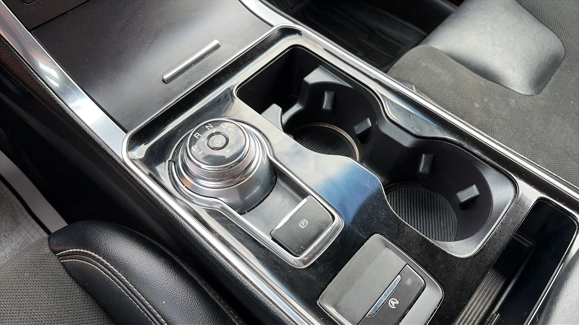 Used 2019 Ford Edge ST w/ Cold Weather Package image 23