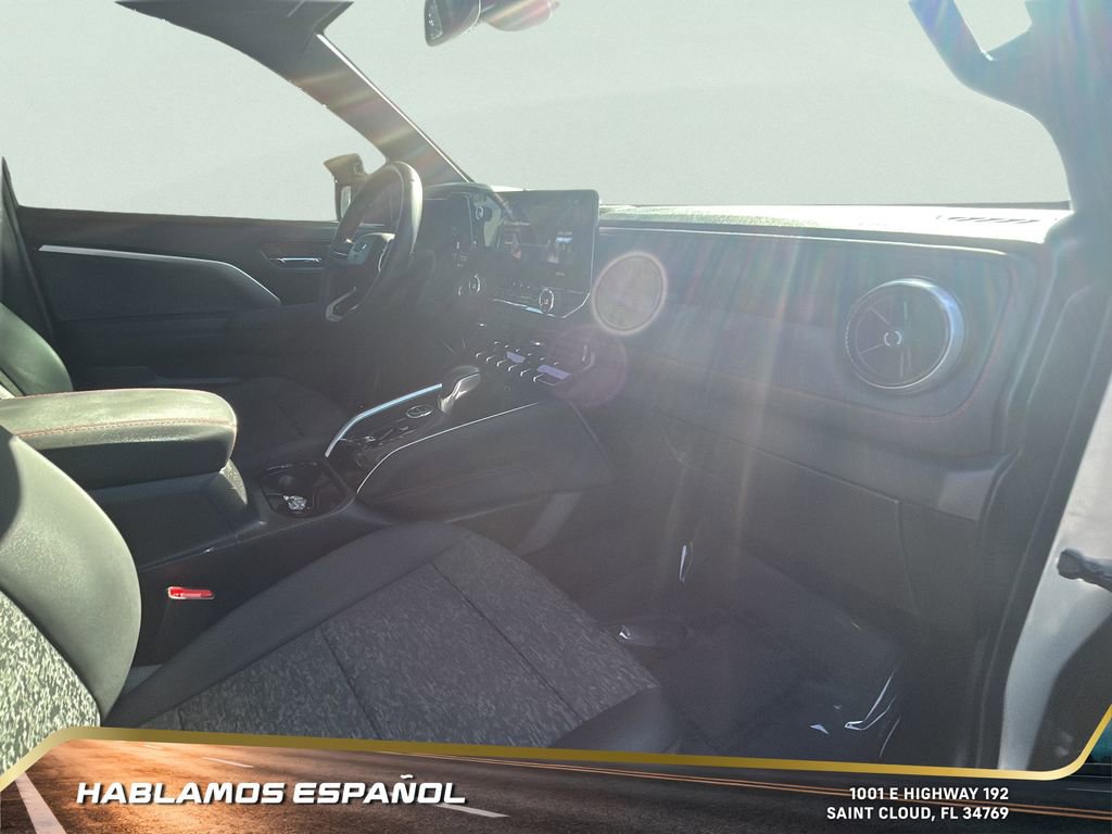 Used 2024 Chevrolet Colorado Z71 w/ Z71 Convenience Package 2 image 27