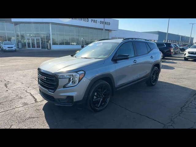 Certified 2023 GMC Terrain SLE w/ Driver Convenience Package image 4