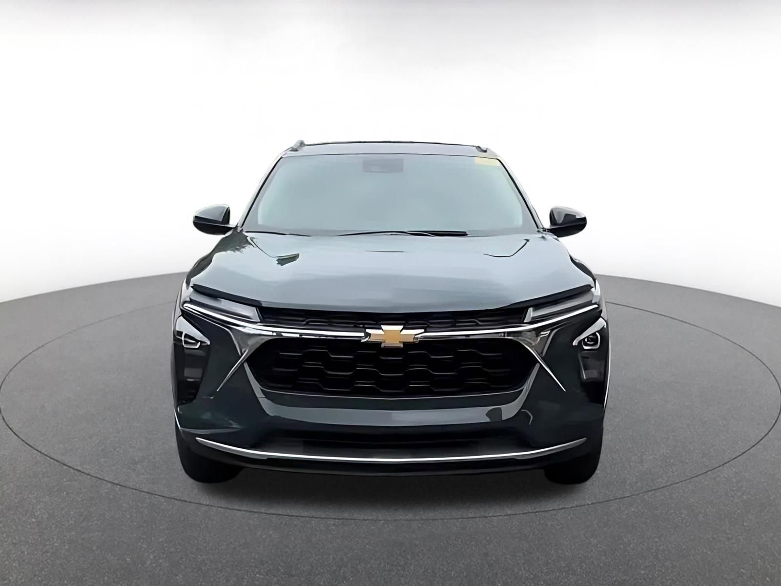 Used 2025 Chevrolet Trax LT w/ LT Convenience Package FWD image 4