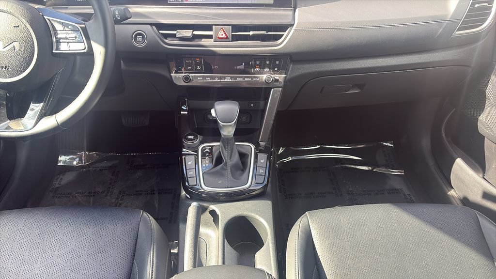 Used 2024 Kia Seltos EX FWD image 16