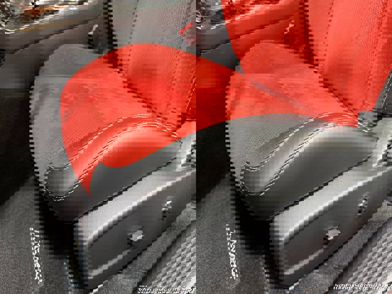 Used 2015 Dodge Challenger SRT Hellcat image 38