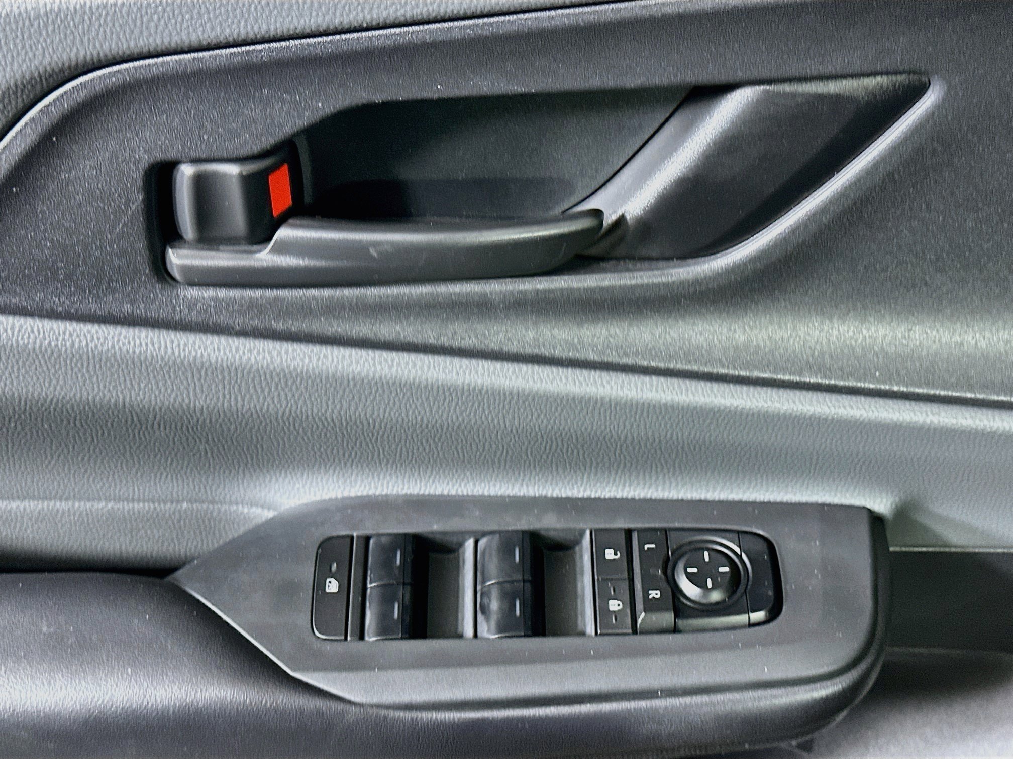 Used 2025 Toyota Prius LE FWD image 15