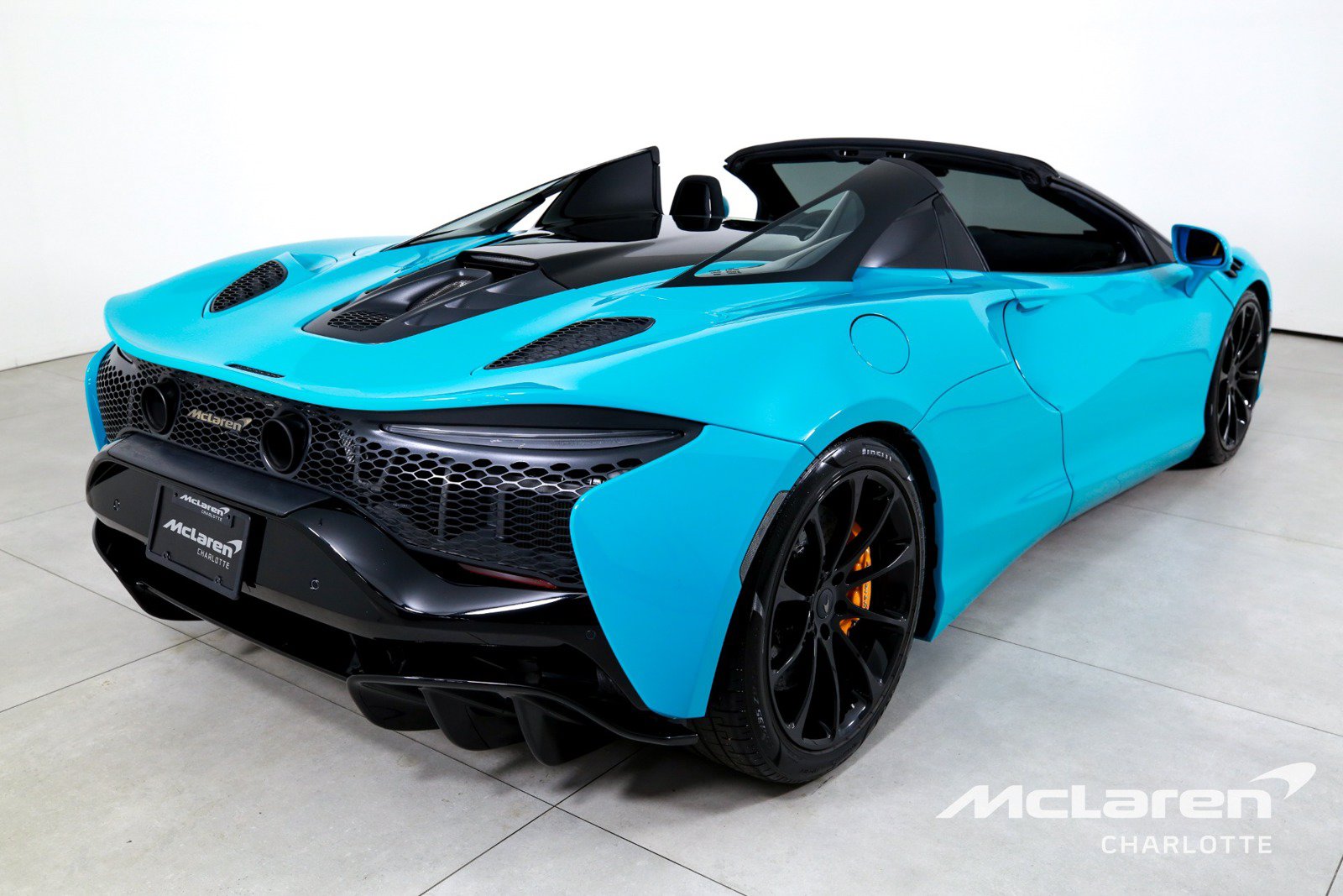 Used 2025 McLaren Artura Spider RWD image 10