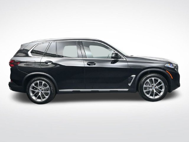 New 2026 BMW X5 xDrive50e w/ Executive Package AWD/4WD image 3