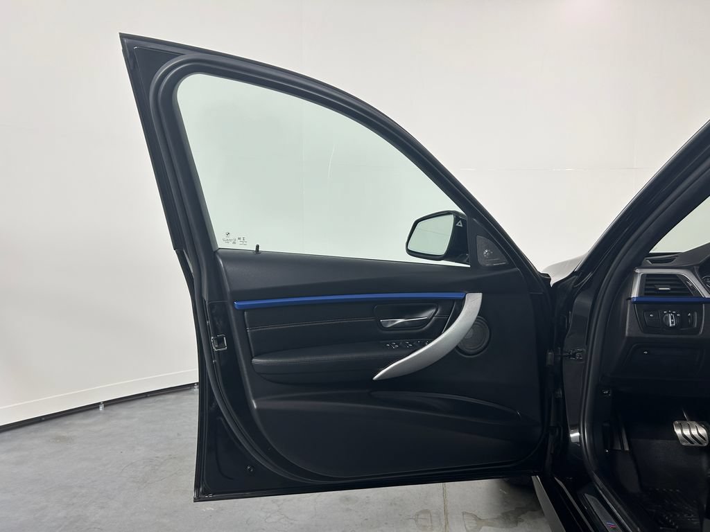 Used 2018 BMW 340i xDrive Sedan w/ Premium Package AWD/4WD image 14