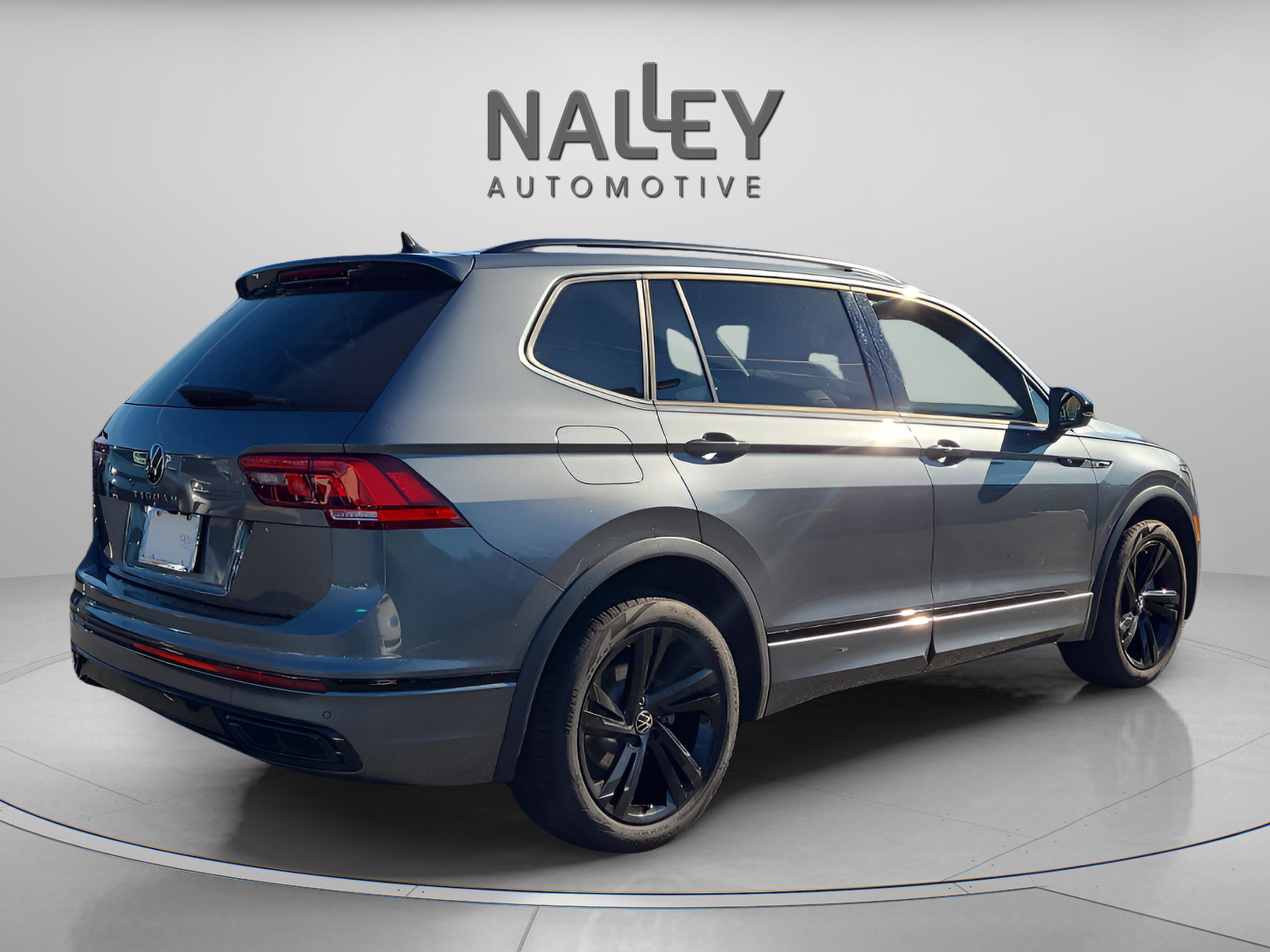 Used 2023 Volkswagen Tiguan SE R-Line image 5