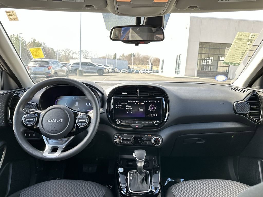 Used 2025 Kia Soul S image 31