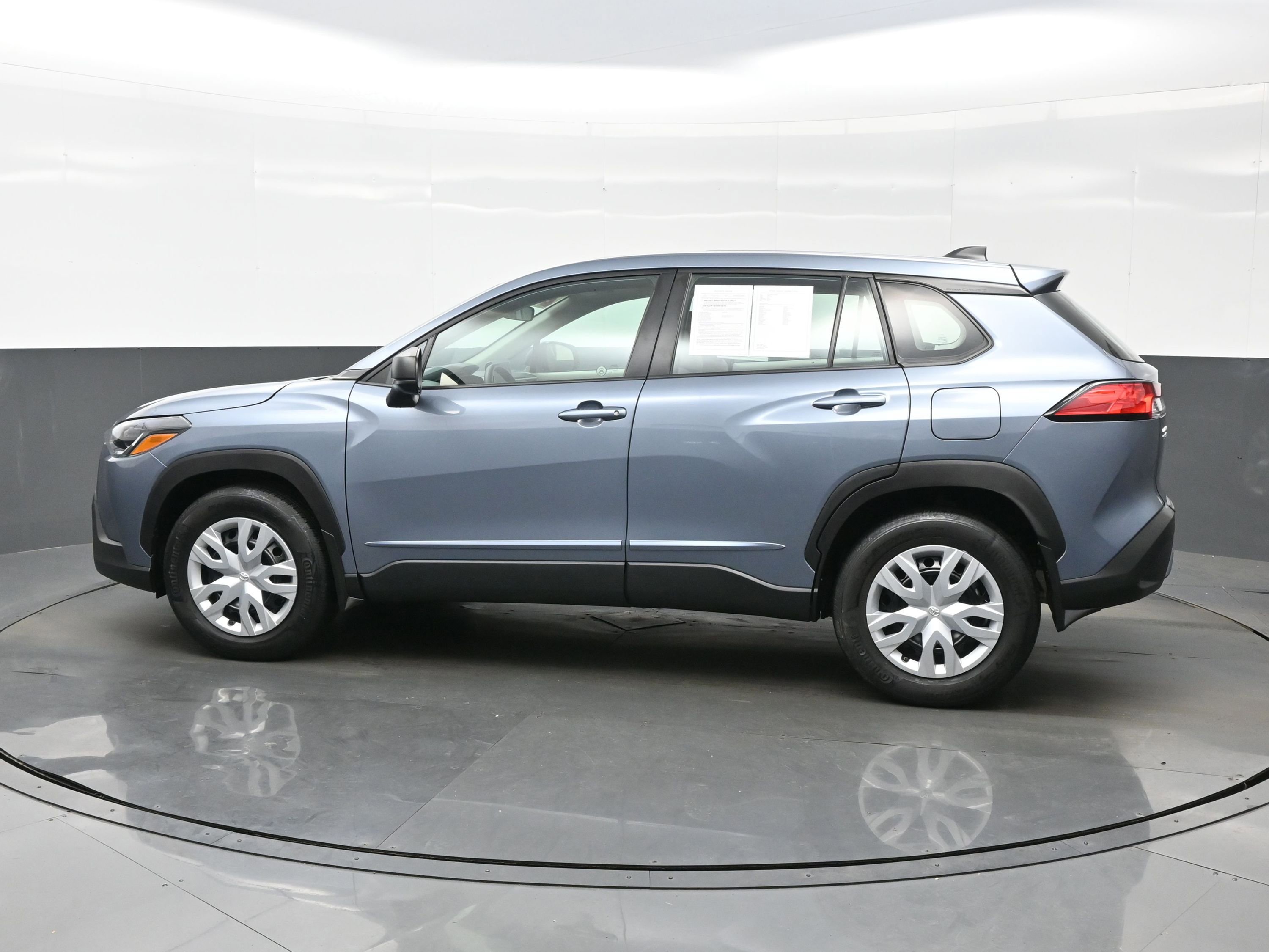 Used 2023 Toyota Corolla Cross L image 3