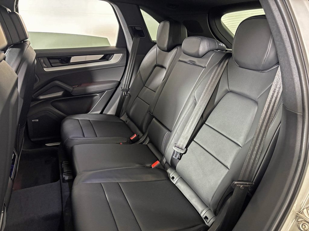 Certified 2026 Porsche Cayenne AWD/4WD image 33