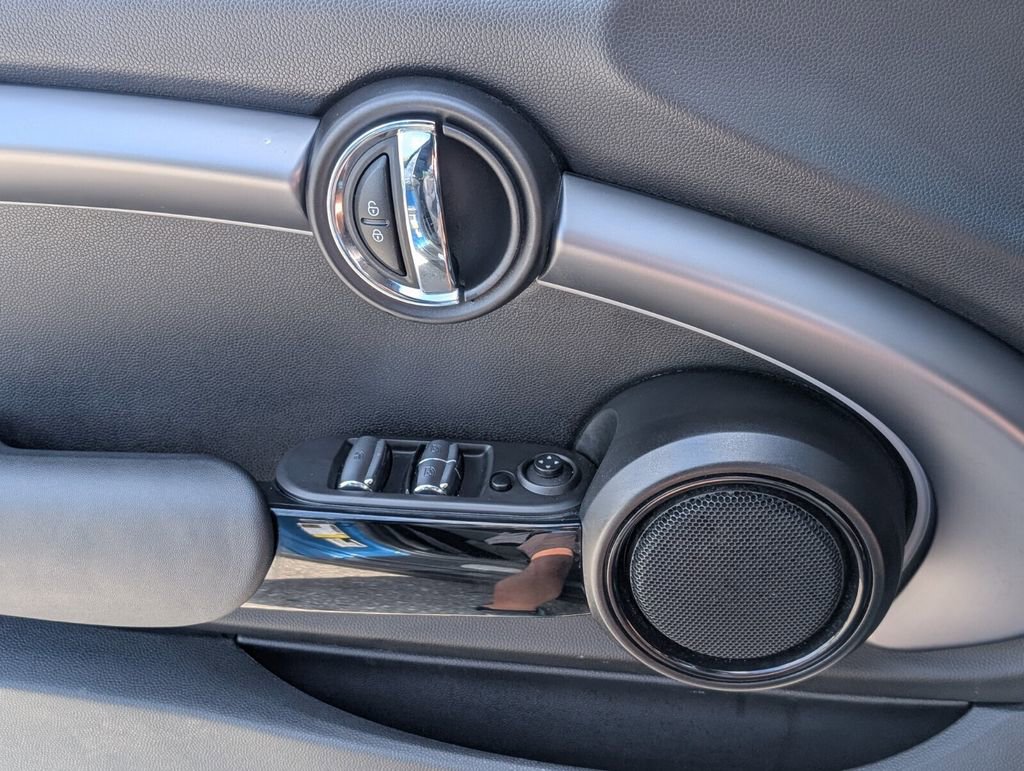 Used 2022 MINI Cooper Convertible image 26