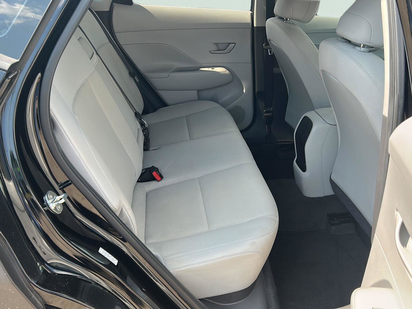 Used 2024 Hyundai Kona SE FWD image 17