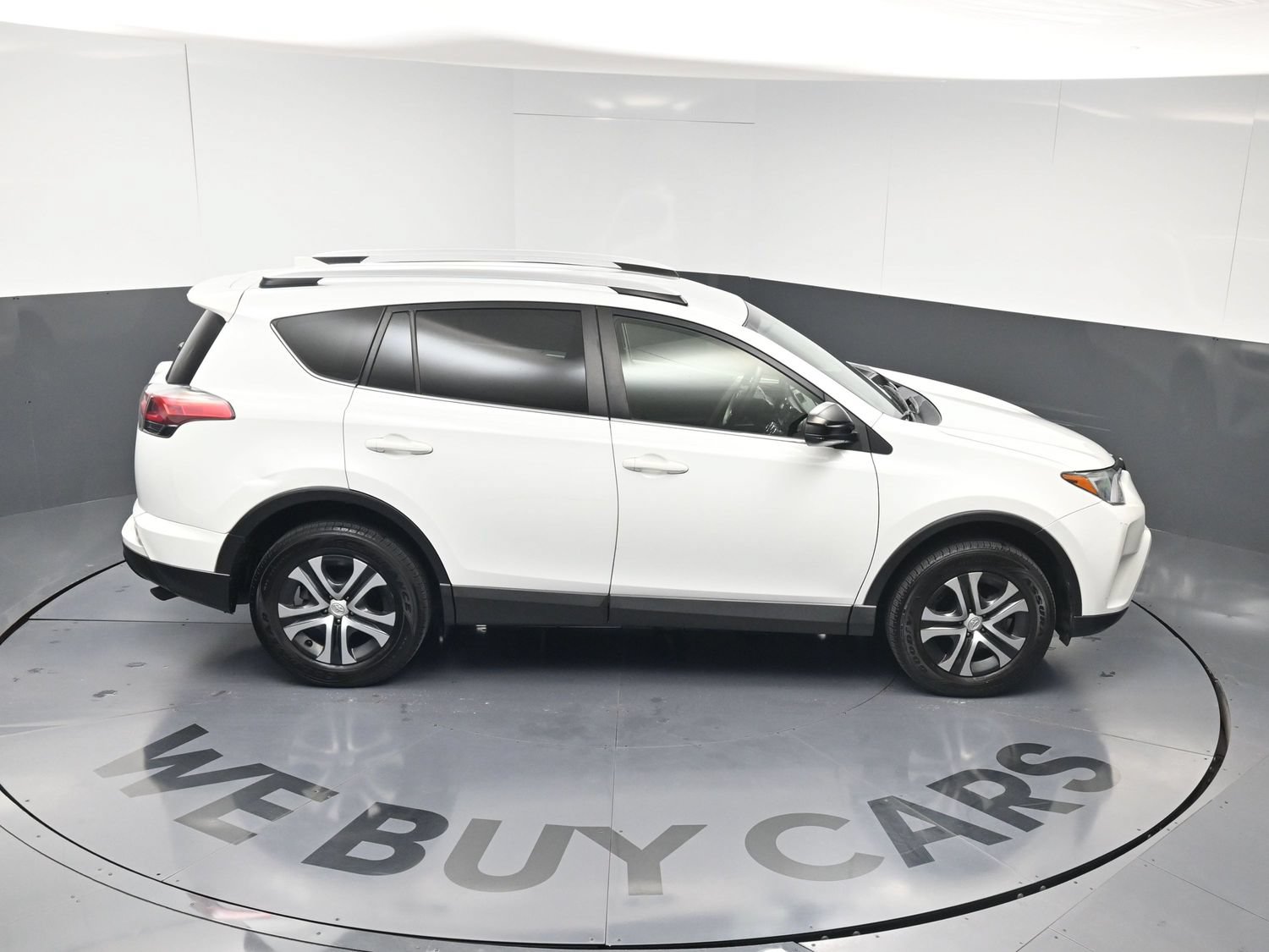 Used 2016 Toyota RAV4 LE AWD/4WD image 32