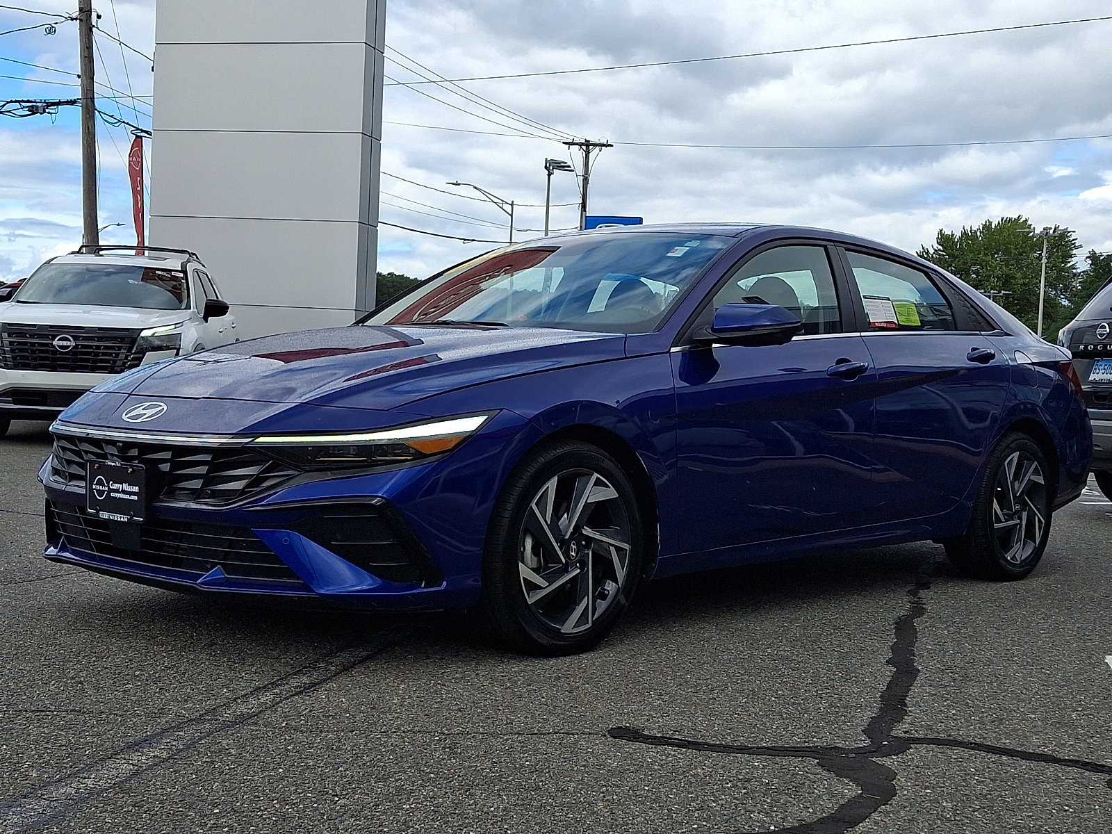 Used 2024 Hyundai Elantra Limited FWD image 3