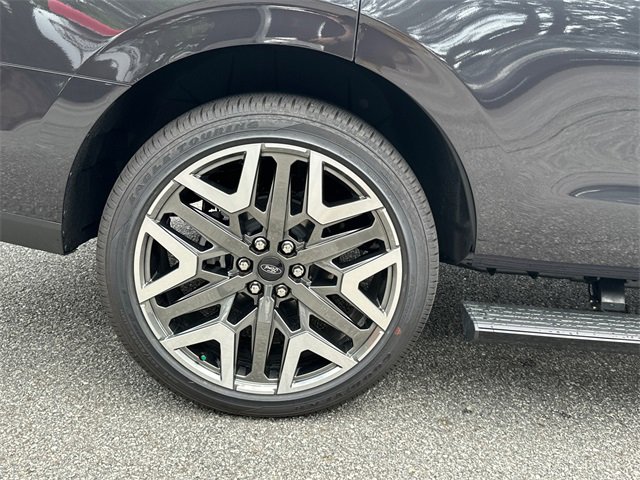 New 2025 Ford Expedition Platinum w/ Platinum Ultimate Package image 17