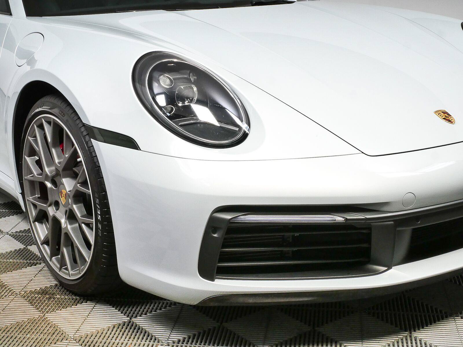 Certified 2024 Porsche 911 Targa 4S w/ Premium Package AWD/4WD image 39