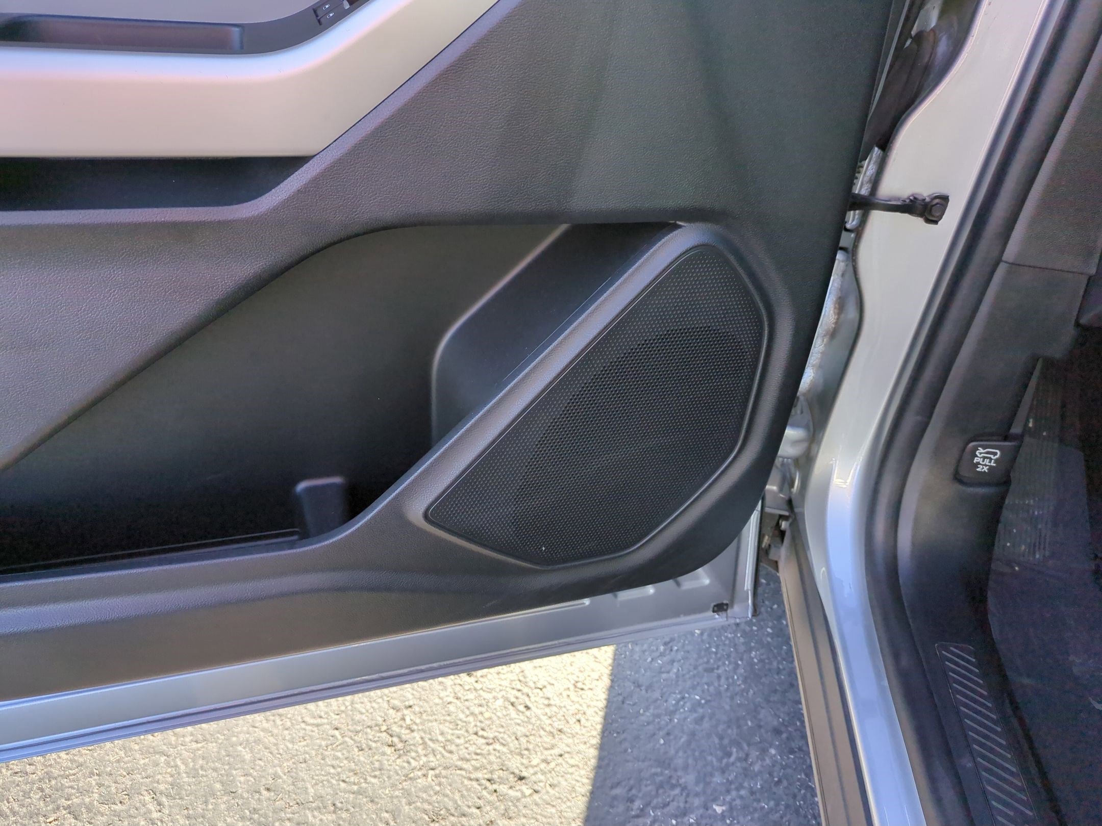 Used 2022 Ford Explorer XLT w/ Equipment Group 202A image 13