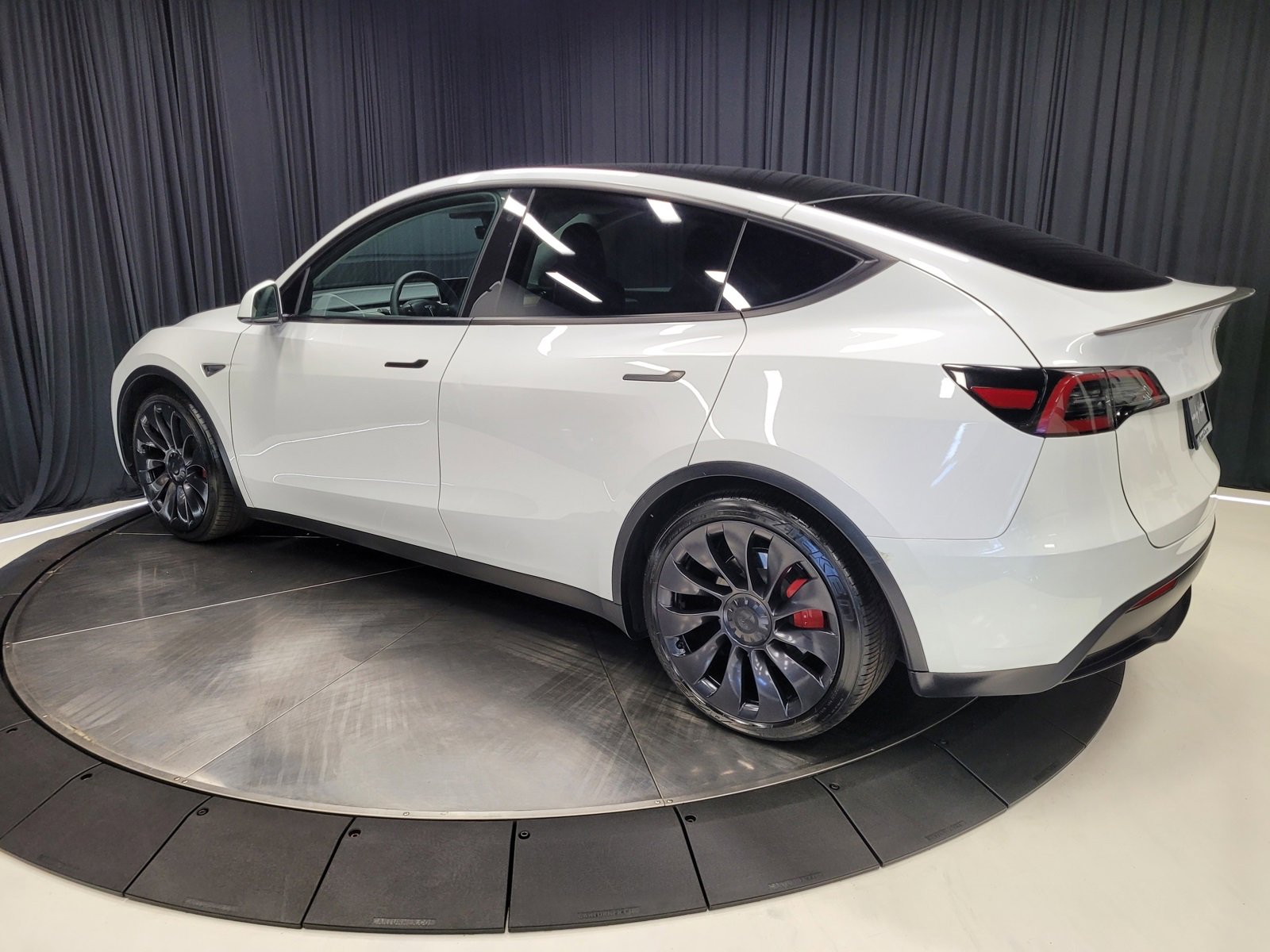 Used 2023 Tesla Model Y Performance image 11