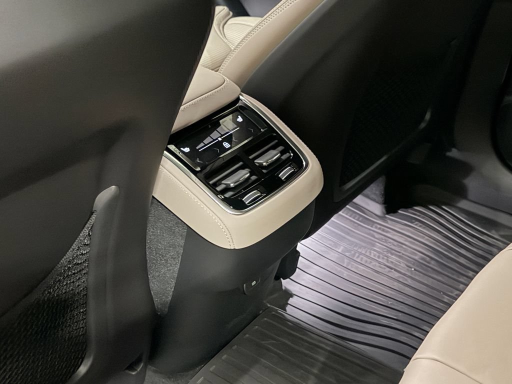 New 2026 Volvo XC90 B6 Ultra w/ Protection Package Premier AWD/4WD image 24