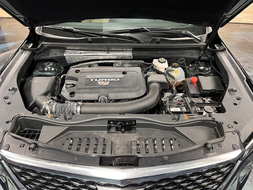 Used 2024 Cadillac XT4 Luxury w/ Cold Weather Package FWD image 18