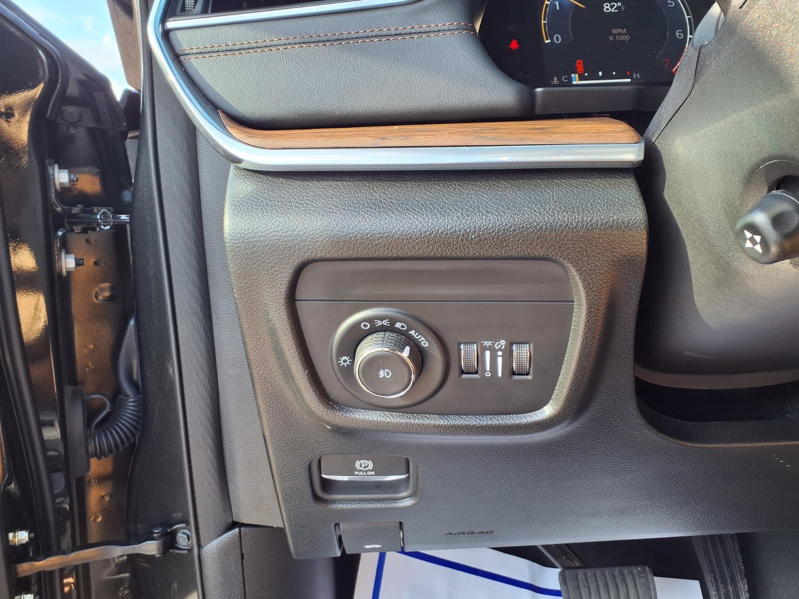 Used 2024 Jeep Grand Cherokee Summit w/ MOPAR Finishing Package AWD/4WD image 13