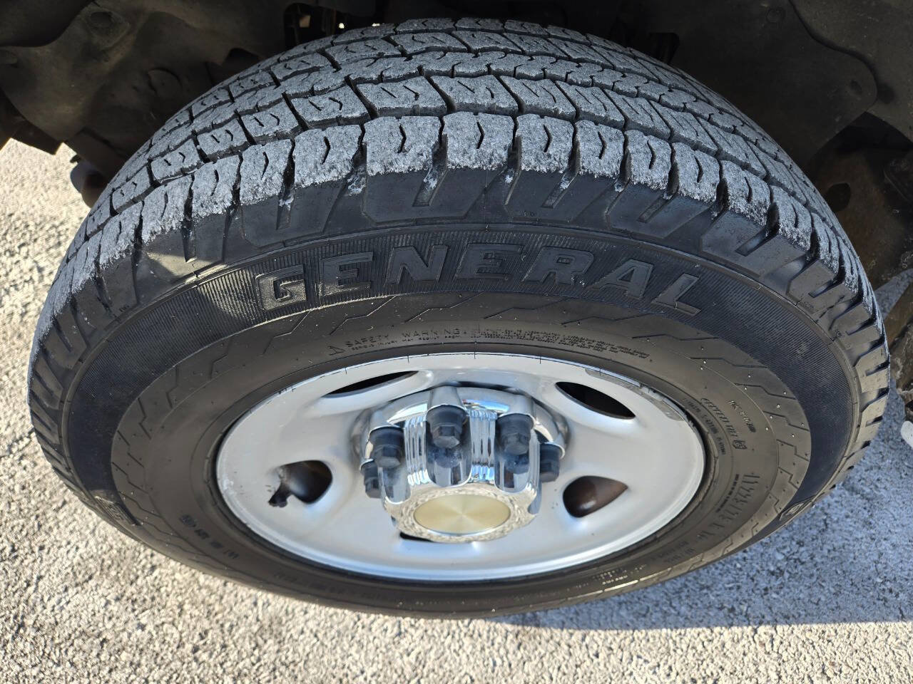 Used 2003 Chevrolet Express 2500 image 24