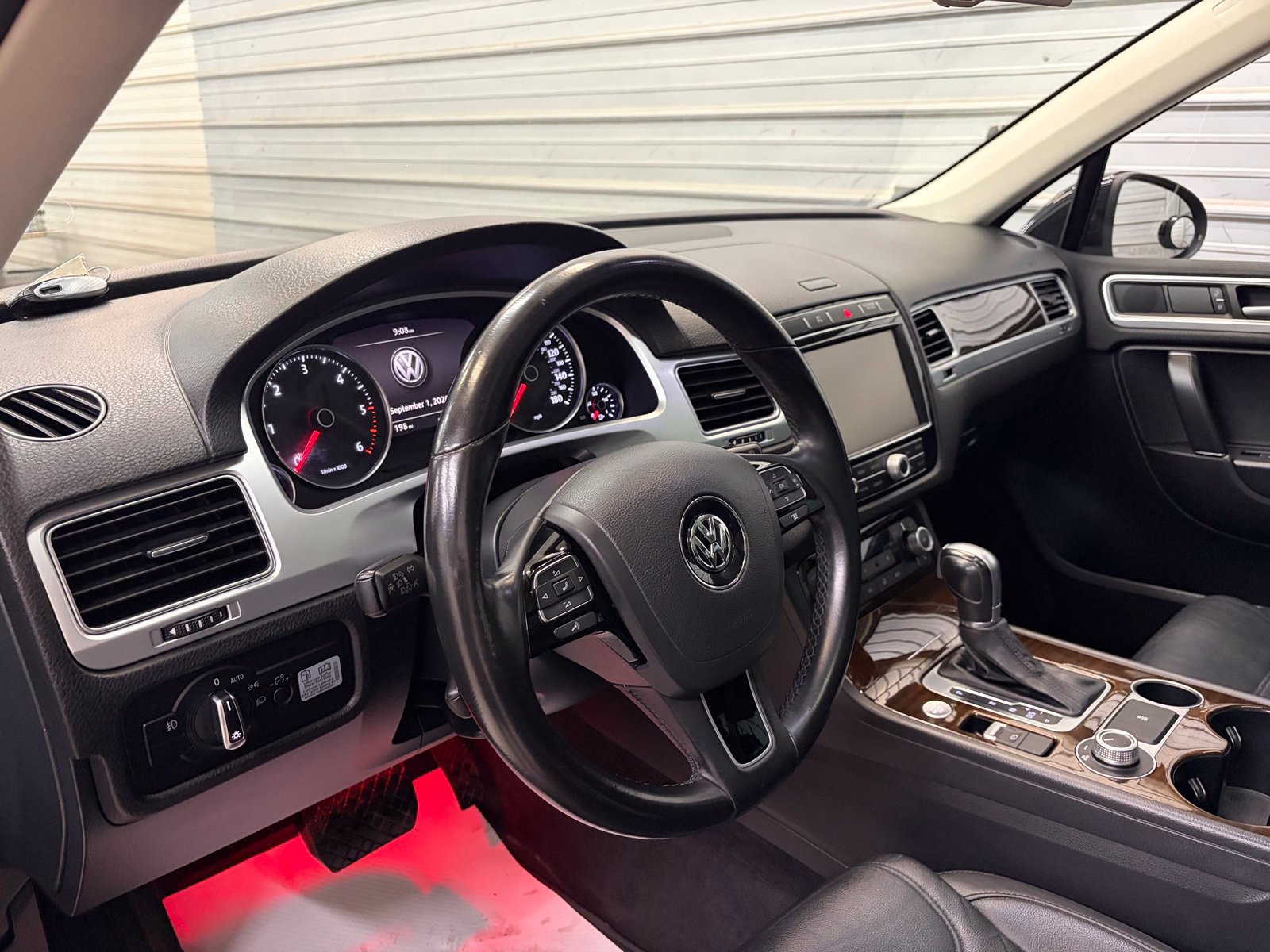 Used 2015 Volkswagen Touareg TDI AWD/4WD image 14