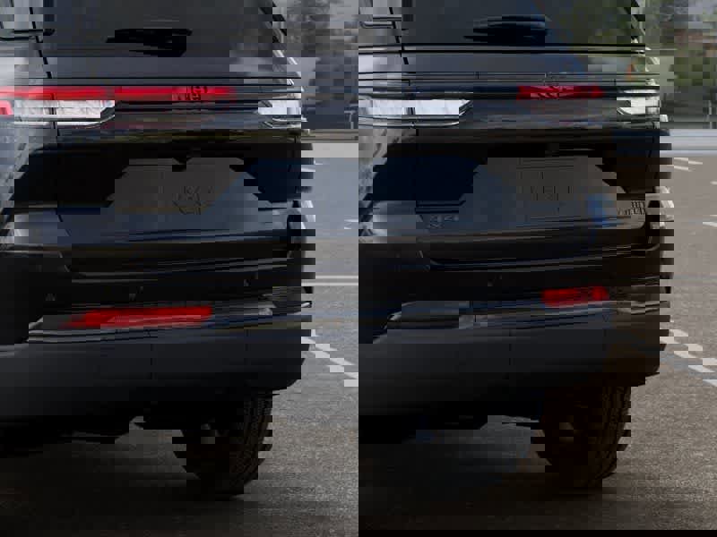 New 2025 Jeep Grand Cherokee Limited w/ Black Appearance Package image 13