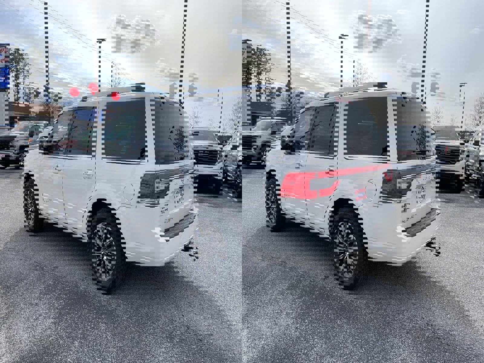 Used 2016 Lincoln Navigator Select image 6