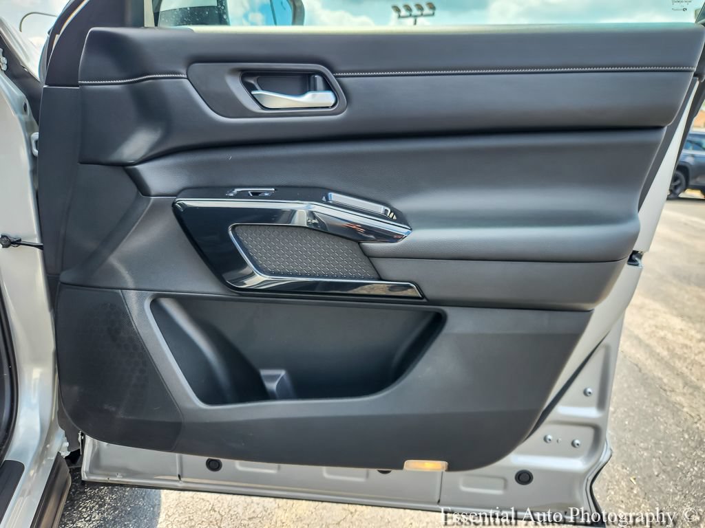Used 2022 Nissan Pathfinder SV AWD/4WD image 19