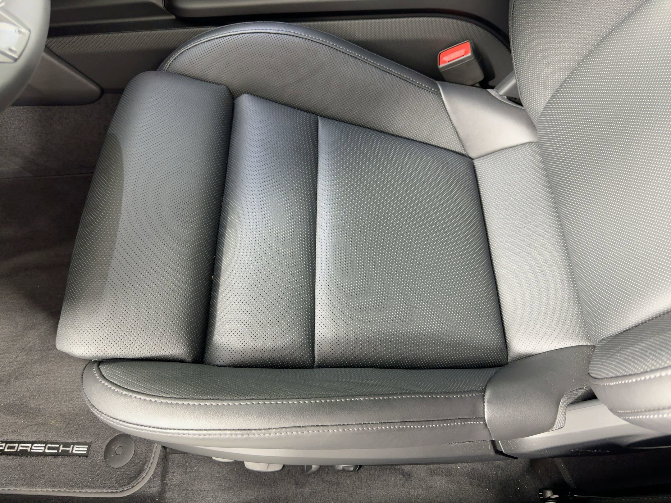 Used 2025 Porsche Taycan RWD image 13